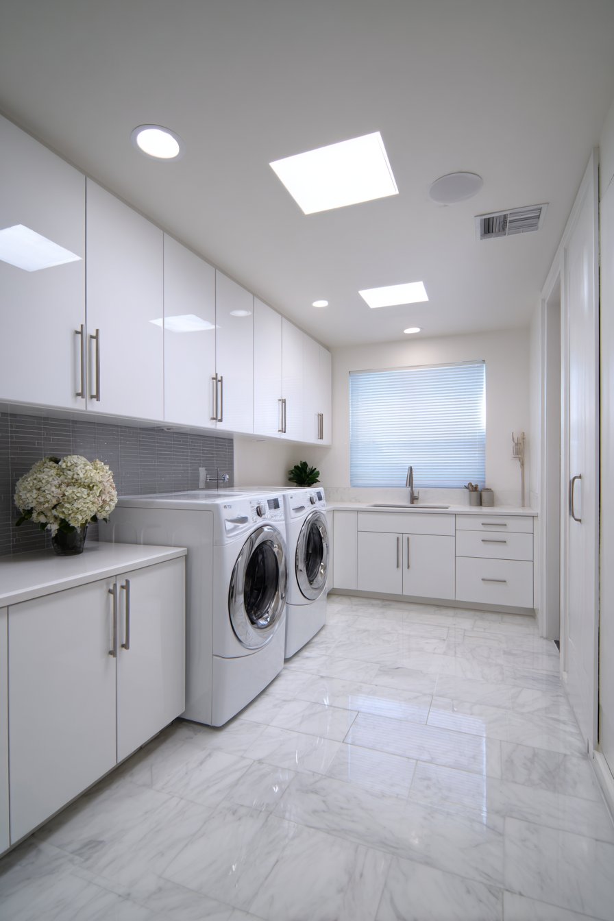 Streamlined Design with Pull-Out Extension