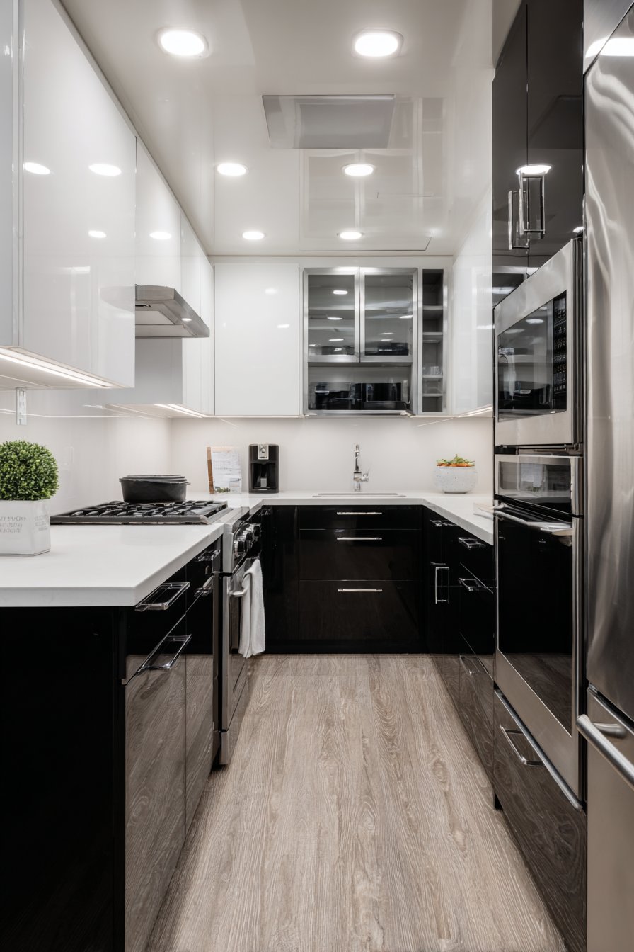 Bold Black and White High-Contrast Design