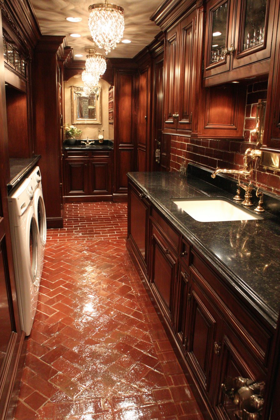 Traditional Elegance with Cherry Cabinetry