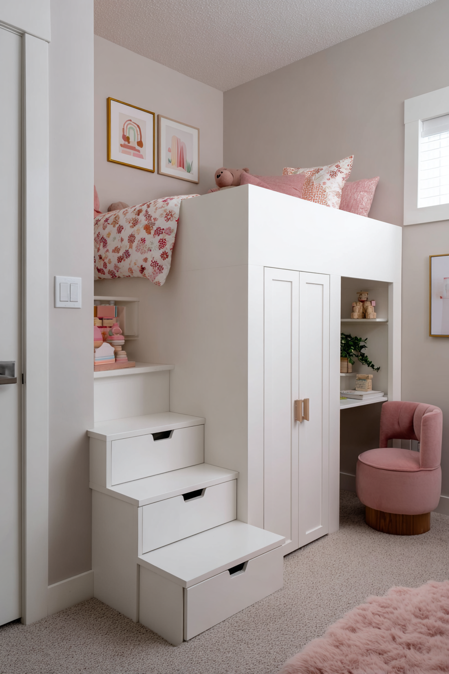 Space-Efficient Vertical Living for Small Apartments