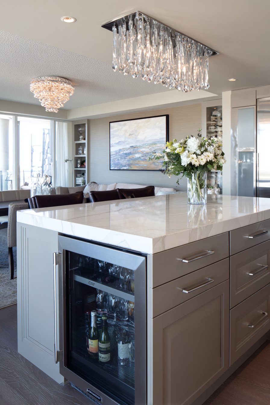 Entertaining-Focused Wraparound Island