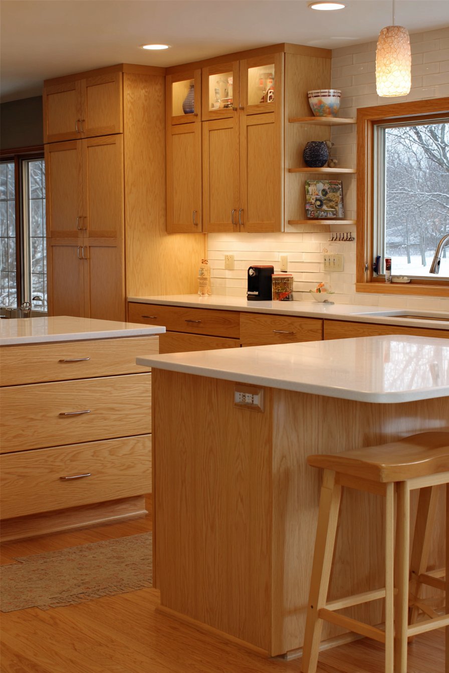 Natural Oak Peninsula Configuration