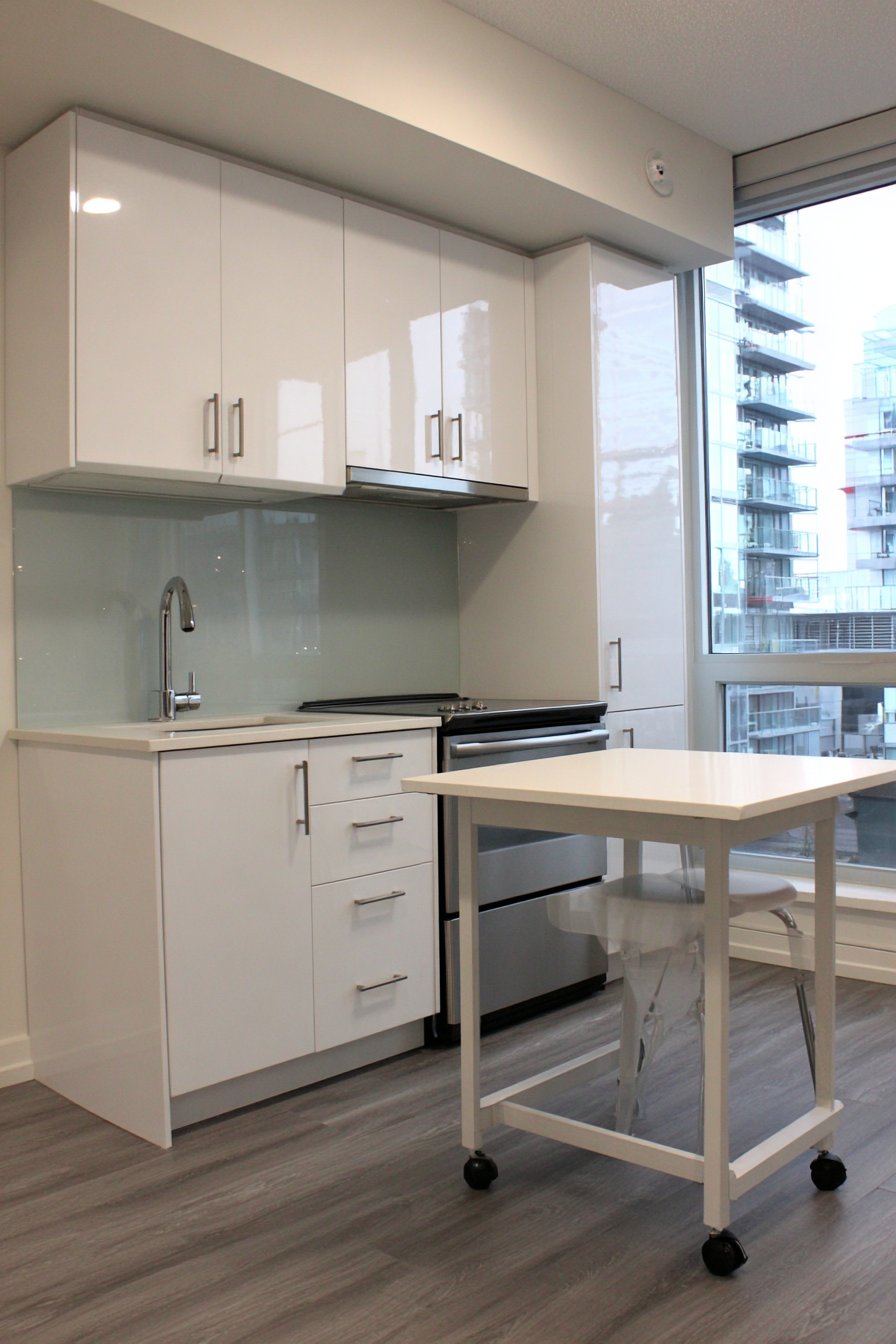 High-Gloss White Mobile Flexibility