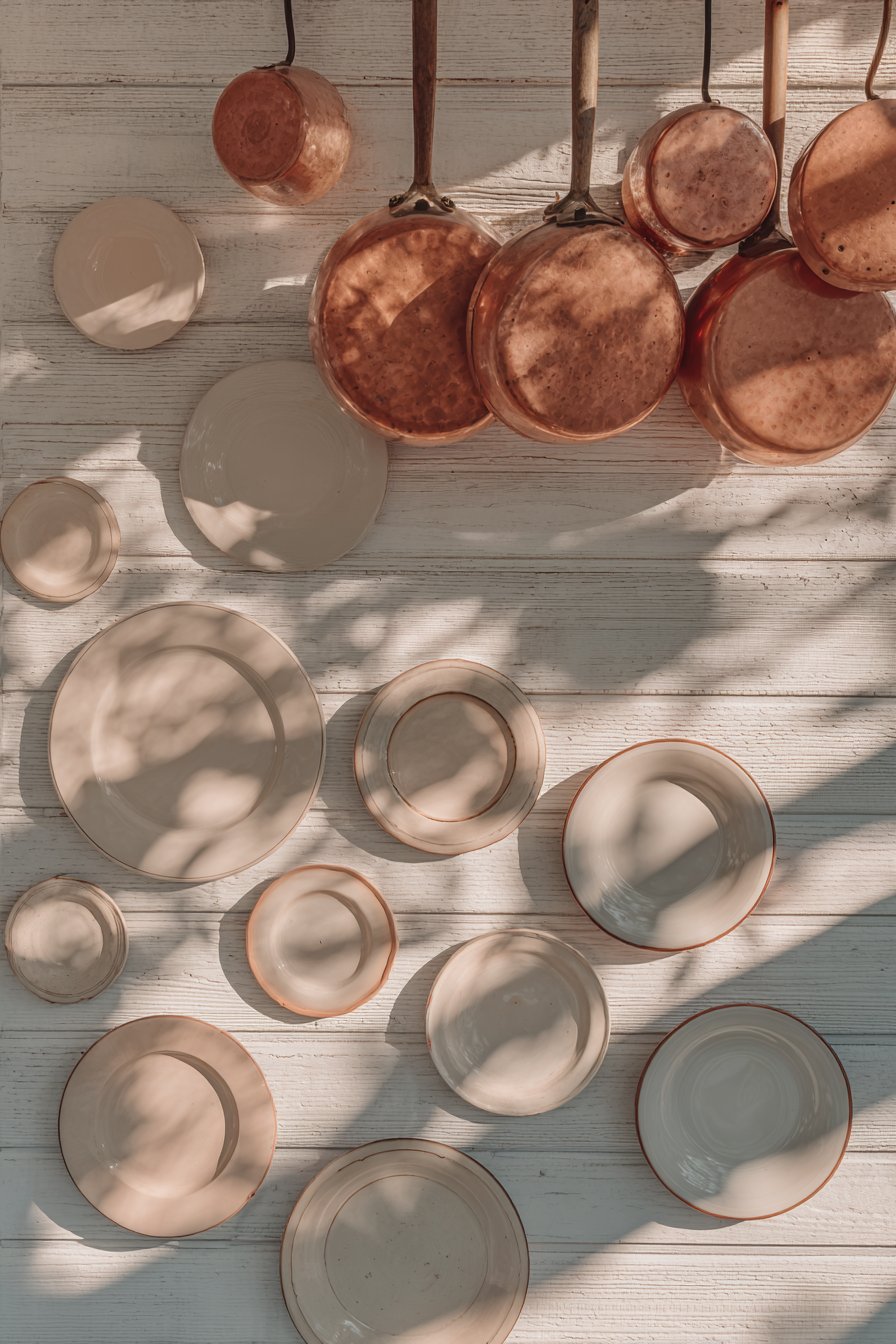 Farmhouse Vintage Enamelware Plate Display