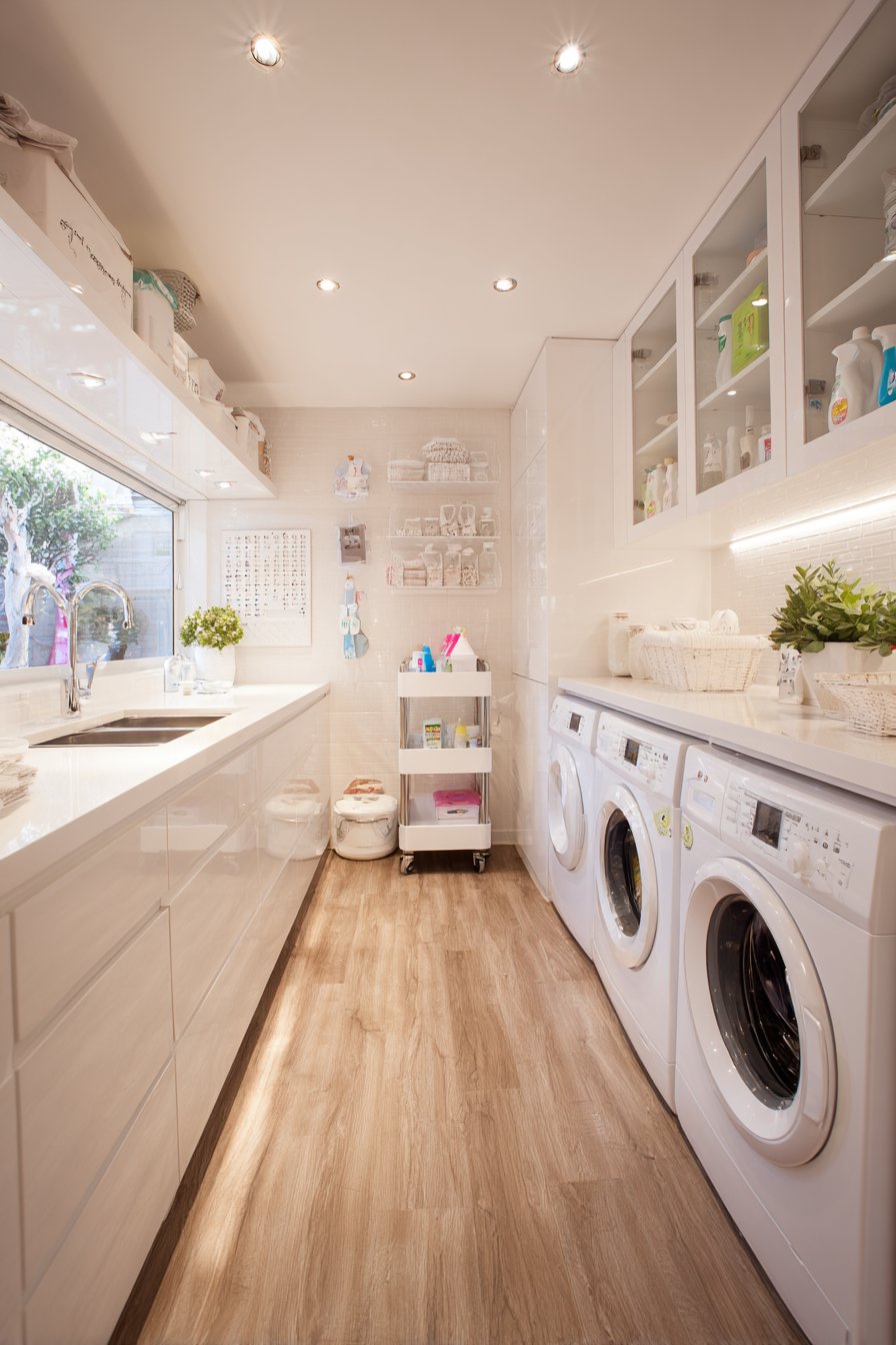 All-White Brightness with Rolling Cart Storage