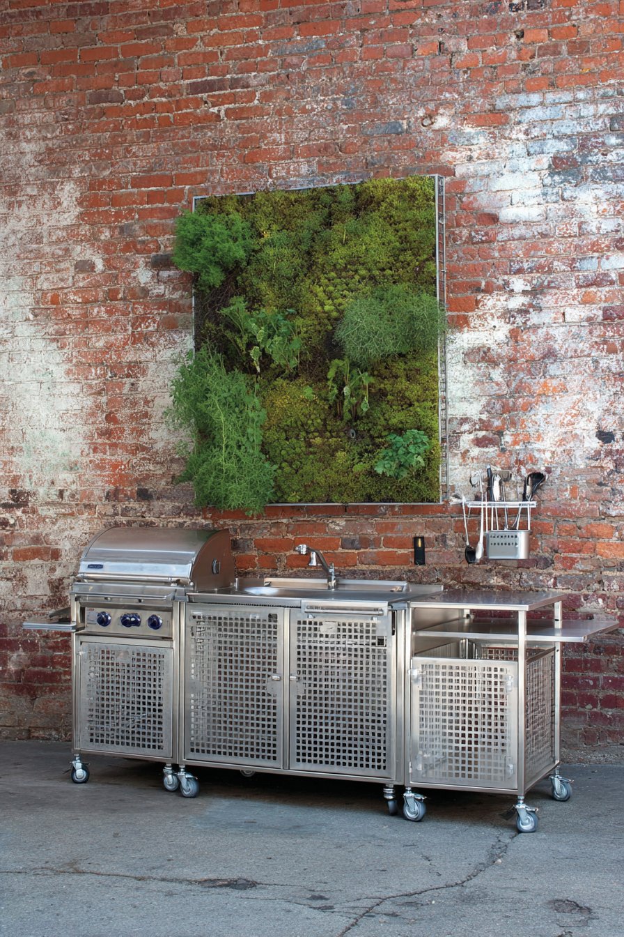 Compact Urban Balcony Solution